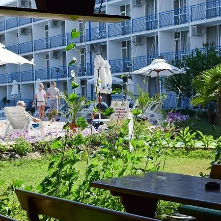Balaton ساني بيتش